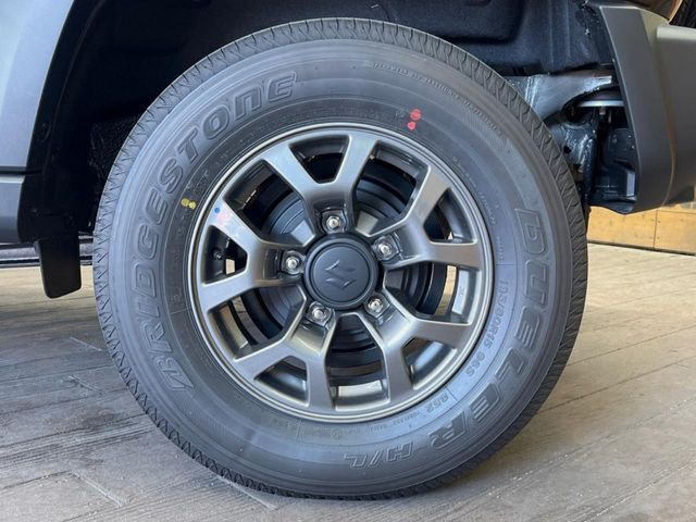 �y����15�C���`�A���~�z�C�[���z�O�ςɃ}�b�`���������A���~�z�C�[���𑕒����Ă���܂��B�e��ЊO�A���~�z�C�[����A�X�^�b�h���X�^�C�����戵�����Ă���܂��B���񂲑��k����������
