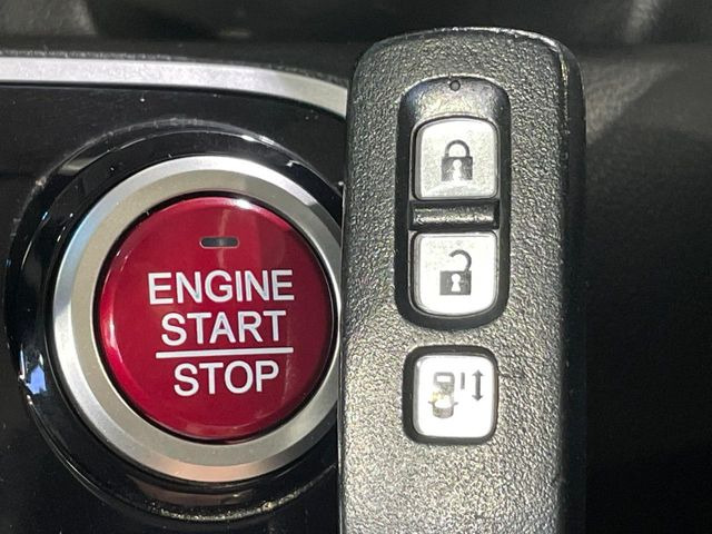 �yHonda�X�}�[�g�L�[�z�J�o����|�P�b�g�ɓ��ꂽ�܂܂ł��h�A�̎{���E�������\�ȃX�}�[�g�L�[�𑕔��B�G���W���̃I���E�I�t�����J�M�����o���K�v����������Ƃ��Ă��֗��ł���
