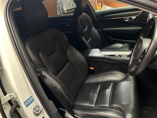 V90クロスカントリーD4 AWD プロ ディーゼル 4WD