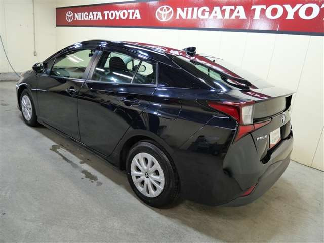 プリウス1.8 S セーフティ プラスII E-Four 4WD