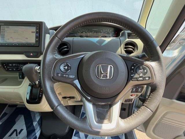 �y�X�e�A�����O�X�C�b�`�z�^�]���A�O������ڐ������炷���ƂȂ��A�I�[�f�B�I���̑��삪�\�ȕ֗��@�\!���S&���K�ȃh���C�u�����o���Ă���܂���