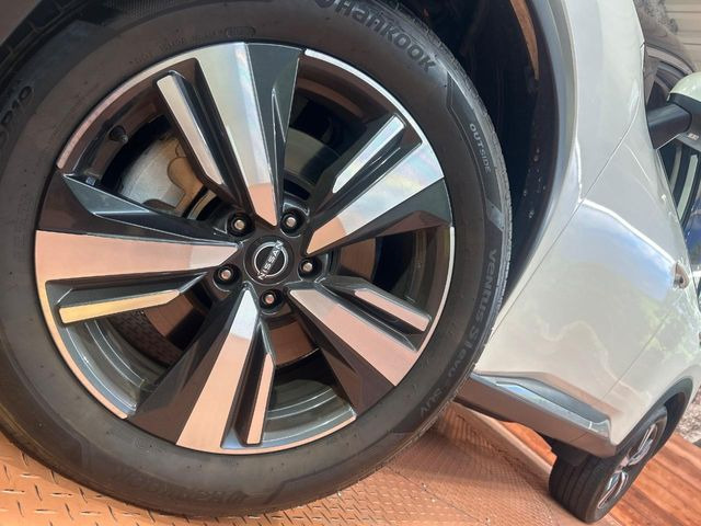 �y����19�C���`�A���~�z�C�[���z�O�ςɃ}�b�`���������A���~�z�C�[���𑕒����Ă���܂��B�e��ЊO�A���~�z�C�[����A�X�^�b�h���X�^�C�����戵�����Ă���܂��B���񂲑��k����������