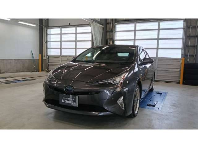 プリウス1.8 A E-Four 4WD