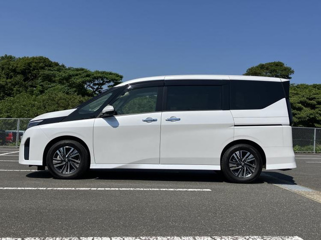 セレナ1.4 e-POWER ハイウェイスターV