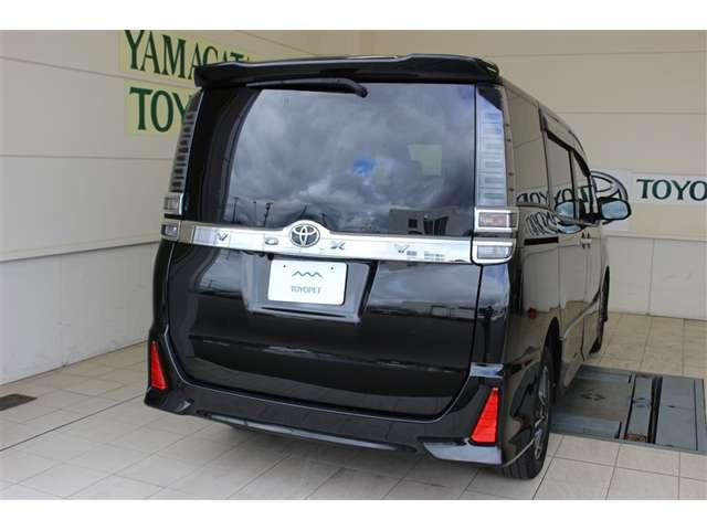ヴォクシー2.0 ZS 煌III 4WD