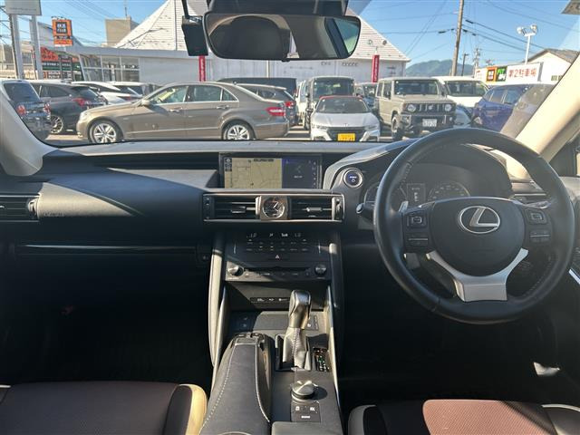 IS300h バージョンL 4WD