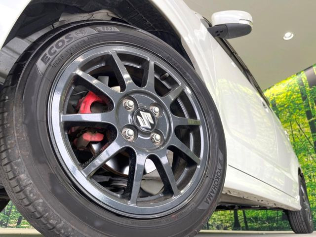 �y15�C���`�A���~�z�C�[���z�O�ςɃ}�b�`�����A���~�z�C�[���𑕒����Ă���܂��B�e��A���~�z�C�[����A�X�^�b�h���X�^�C�����戵�����Ă���܂��B���񂲑��k����������