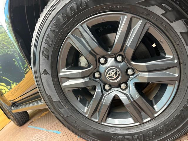 �y����17�C���`�A���~�z�C�[���z�O�ςɃ}�b�`���������A���~�z�C�[���𑕒����Ă���܂��B�e��ЊO�A���~�z�C�[����A�X�^�b�h���X�^�C�����戵�����Ă���܂��B���񂲑��k����������