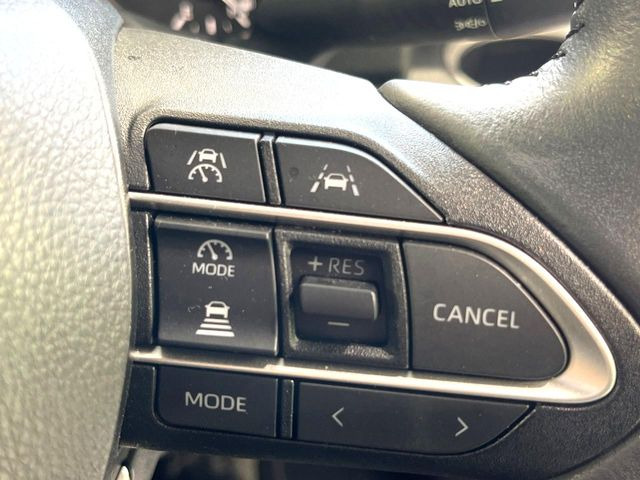 【レーダークルーズコントロール】高速道路での長距離走行が楽に!!自動で速度を保つクルーズコントロールが、衝突軽減システムと連携し、前方の車両を感知して車間を保つように速度調節してくれます!!