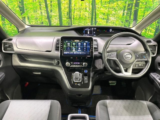 セレナ1.2 e-POWER ハイウェイスターV アーバンクロム