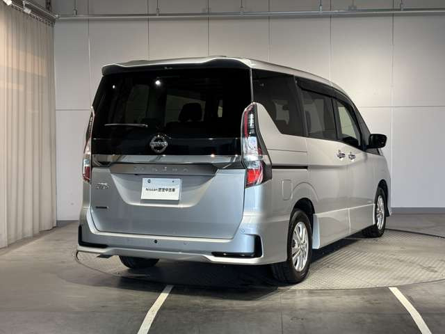 セレナ2.0 ハイウェイスターV 4WD