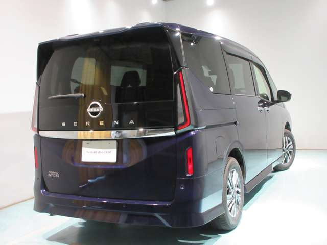 セレナ2.0 ハイウェイスターV 4WD