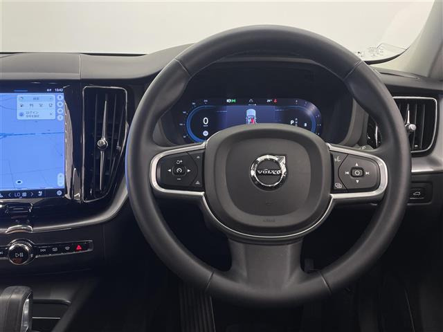 XC60B5 AWD モメンタム 4WD