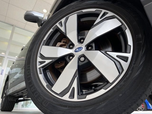 �y����18�C���`�A���~�z�C�[���z�O�ςɃ}�b�`���������A���~�z�C�[���𑕒����Ă���܂��B�e��ЊO�A���~�z�C�[����A�X�^�b�h���X�^�C�����戵�����Ă���܂��B���񂲑��k����������