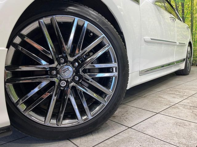 �y����18�C���`�A���~�z�C�[���z�O�ςɃ}�b�`���������A���~�z�C�[���𑕒����Ă���܂��B�e��ЊO�A���~�z�C�[����A�X�^�b�h���X�^�C�����戵�����Ă���܂��B���񂲑��k����������