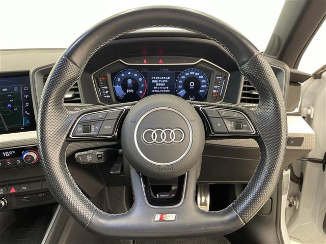 A1スポーツバック25 TFSI Sライン