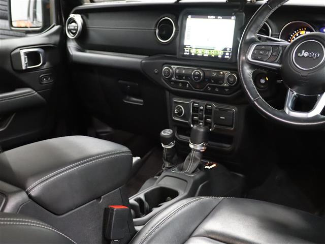 ラングラーアンリミテッド サハラ 4WD