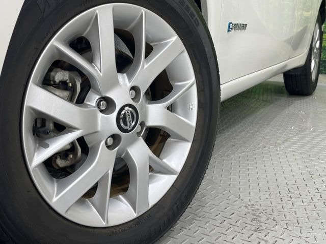 �y����15�C���`�A���~�z�C�[���z�O�ςɃ}�b�`���������A���~�z�C�[���𑕒����Ă���܂��B�e��ЊO�A���~�z�C�[����A�X�^�b�h���X�^�C�����戵�����Ă���܂��B���񂲑��k����������