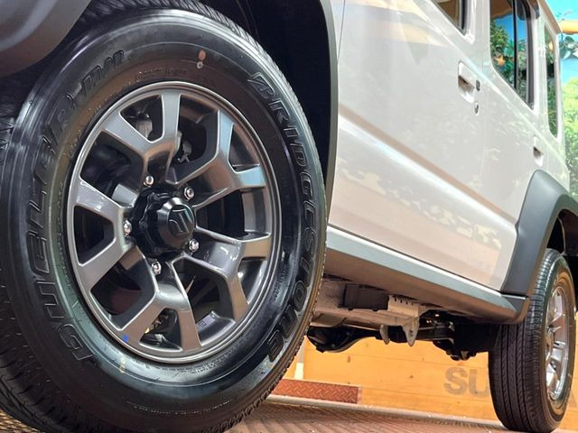 �y����15�C���`�A���~�z�C�[���z�O�ςɃ}�b�`���������A���~�z�C�[���𑕒����Ă���܂��B�e��ЊO�A���~�z�C�[����A�X�^�b�h���X�^�C�����戵�����Ă���܂��B���񂲑��k����������