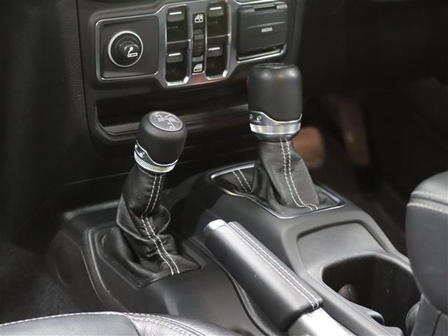 ラングラーアンリミテッド サハラ 4WD