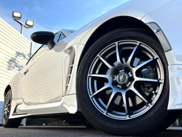 �y16�C���`�A���~�z�C�[���z�O�ςɃ}�b�`�����A���~�z�C�[���𑕒����Ă���܂��B�e��A���~�z�C�[����A�X�^�b�h���X�^�C�����戵�����Ă���܂��B���񂲑��k����������