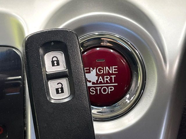 �yHonda�X�}�[�g�L�[�z�J�o����|�P�b�g�ɓ��ꂽ�܂܂ł��h�A�̎{���E�������\�ȃX�}�[�g�L�[�𑕔��B�G���W���̃I���E�I�t�����J�M�����o���K�v����������Ƃ��Ă��֗��ł���
