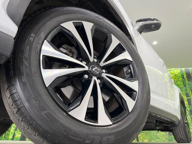 �y����18�C���`�A���~�z�C�[���z�O�ςɃ}�b�`���������A���~�z�C�[���𑕒����Ă���܂��B�e��ЊO�A���~�z�C�[����A�X�^�b�h���X�^�C�����戵�����Ă���܂��B���񂲑��k����������