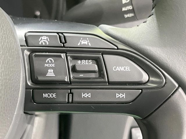 【レーダークルーズコントロール】高速道路での長距離走行が楽に!!自動で速度を保つクルーズコントロールが、衝突軽減システムと連携し、前方の車両を感知して車間を保つように速度調節してくれます!!