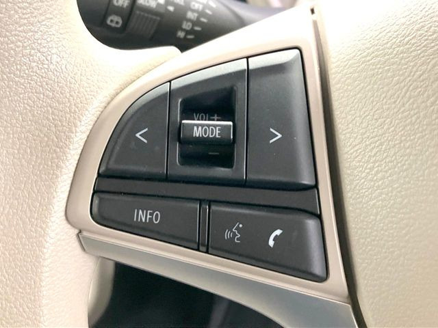 【ステアリングスイッチ】運転中、前方から目線をそらすことなく、オーディオ等の操作が可能な便利機能!安心&快適なドライブを演出してくれます♪