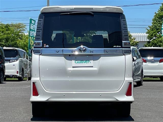 ヴォクシー2.0 ZS 煌III 4WD