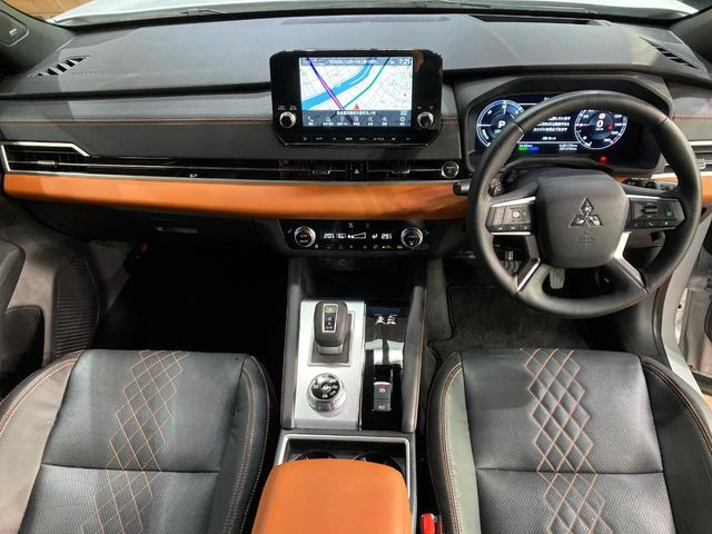 アウトランダーPHEV 2.4 P 4WD