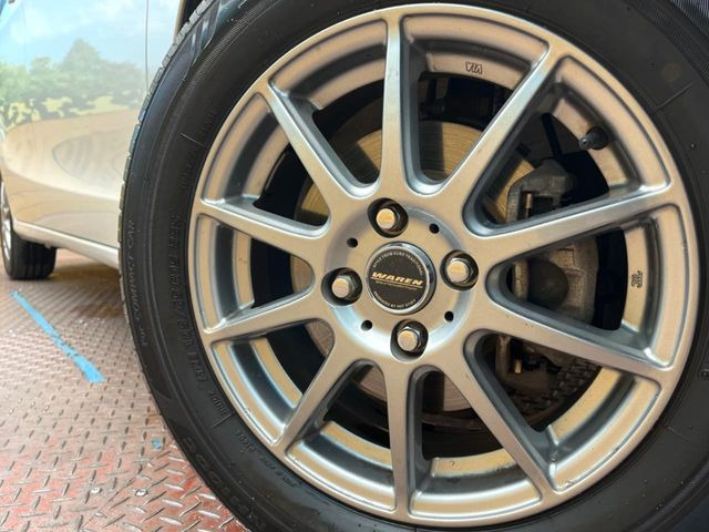 �y15�C���`�A���~�z�C�[���z�O�ςɃ}�b�`�����A���~�z�C�[���𑕒����Ă���܂��B�e��A���~�z�C�[����A�X�^�b�h���X�^�C�����戵�����Ă���܂��B���񂲑��k����������