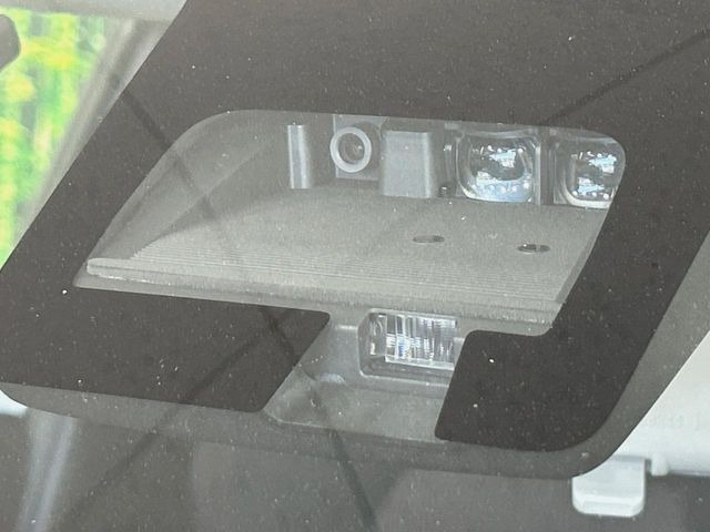 【スズキ セーフティサポート】走行中に前方の車両等を認識し、衝突しそうな時は警報とブレーキで衝突回避と被害軽減をアシスト。より安全にドライブをお楽しみいただけます。