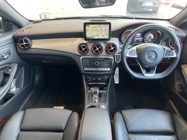 CLAクラスAMG CLA45 4マチック 4WD
