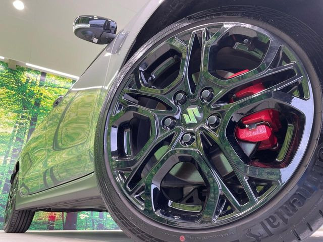 �y17�C���`�A���~�z�C�[���z�O�ςɃ}�b�`�����A���~�z�C�[���𑕒����Ă���܂��B�e��A���~�z�C�[����A�X�^�b�h���X�^�C�����戵�����Ă���܂��B���񂲑��k����������