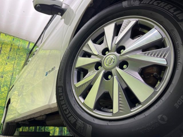 �y����15�C���`�A���~�z�C�[���z�O�ςɃ}�b�`���������A���~�z�C�[���𑕒����Ă���܂��B�e��ЊO�A���~�z�C�[����A�X�^�b�h���X�^�C�����戵�����Ă���܂��B���񂲑��k����������