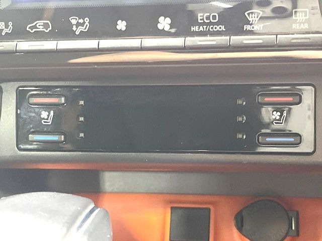 【シートベンチレーション】夏場は涼しい風でお尻や背中の熱やムレを防ぎ、冬はエアコンよりも早く温まってポカポカに!季節を問わず快適に過ごせます。