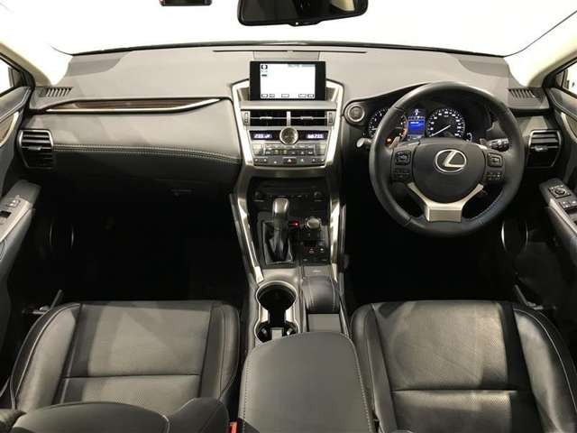 NX200t バージョンL