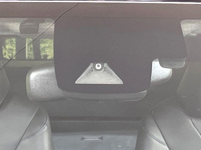 【トヨタセーフティセンス】走行中に前方の車両等を認識し、衝突しそうな時は警報とブレーキで衝突回避と被害軽減をアシスト。より安全にドライブをお楽しみいただけます。