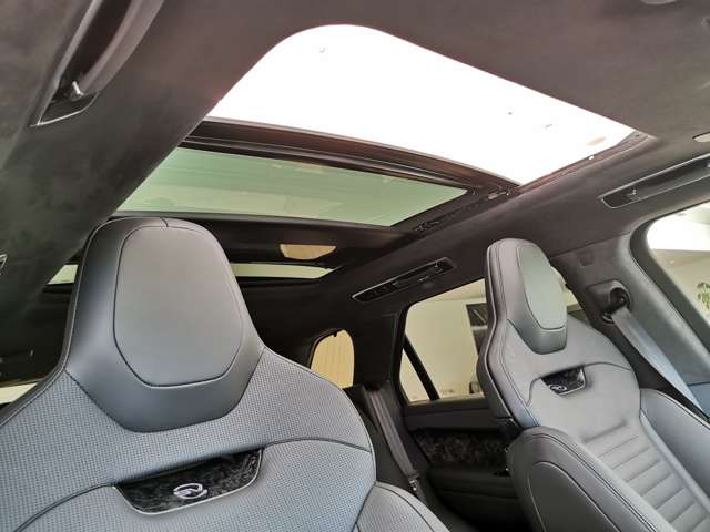 レンジローバースポーツSV エディション ツー 4.4L P635 4WD