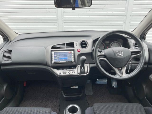 ストリーム1.8 RSZ