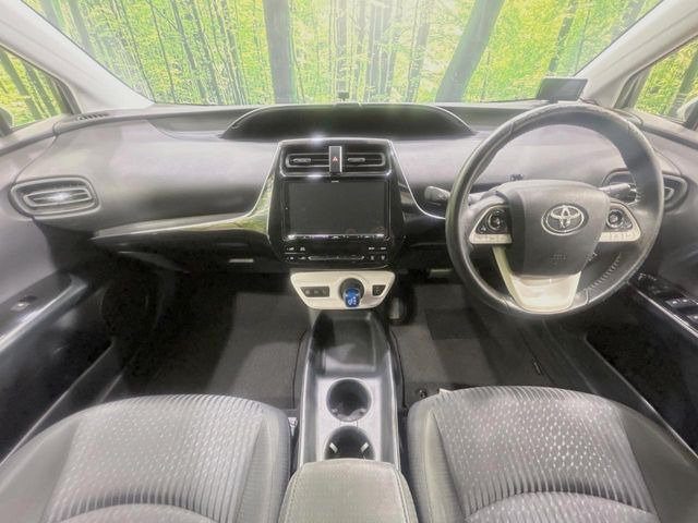 プリウス1.8 S