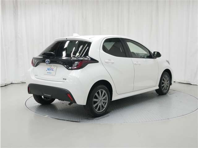 ヤリス1.5 ハイブリッド X E-Four 4WD