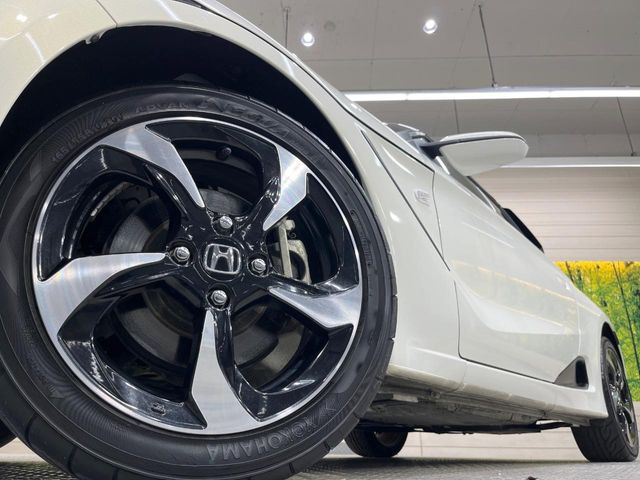 �y�����A���~�z�C�[���z�O�ςɃ}�b�`���������A���~�z�C�[���𑕒����Ă���܂��B�e��ЊO�A���~�z�C�[����A�X�^�b�h���X�^�C�����戵�����Ă���܂��B���񂲑��k����������