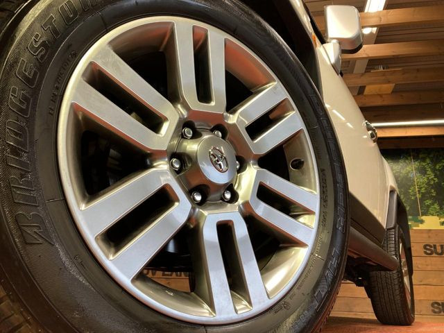�y����20�C���`�A���~�z�C�[���z�O�ςɃ}�b�`���������A���~�z�C�[���𑕒����Ă���܂��B�e��ЊO�A���~�z�C�[����A�X�^�b�h���X�^�C�����戵�����Ă���܂��B���񂲑��k����������