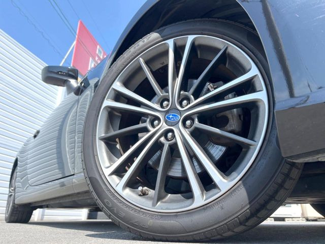 �y����17�C���`�A���~�z�C�[���z�O�ςɃ}�b�`���������A���~�z�C�[���𑕒����Ă���܂��B�e��ЊO�A���~�z�C�[����A�X�^�b�h���X�^�C�����戵�����Ă���܂��B���񂲑��k����������