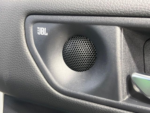 �yJBL�T�E���h�V�X�e���z���[�J�[�I�v�V�����̍��i�ʃT�E���h�V�X�e���𓋍ځB��p�̃`���[�j���O���{���ꂽ�召�l�X�ȃX�s�[�J�[����ǎ��ȃT�E���h���t�ł��A�Տꊴ���ӂ�鉹����Ԃ����o���܂��B