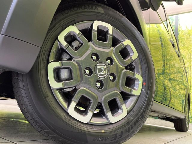 �y����15�C���`�A���~�z�C�[���z�O�ςɃ}�b�`���������A���~�z�C�[���𑕒����Ă���܂��B�e��ЊO�A���~�z�C�[����A�X�^�b�h���X�^�C�����戵�����Ă���܂��B���񂲑��k����������