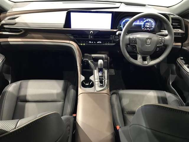 クラウンクロスオーバー2.5 G アドバンスト レザー パッケージ E-Four 4WD