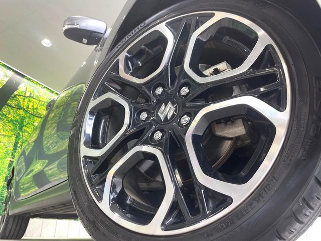�y����17�C���`�A���~�z�C�[���z�O�ςɃ}�b�`���������A���~�z�C�[���𑕒����Ă���܂��B�e��ЊO�A���~�z�C�[����A�X�^�b�h���X�^�C�����戵�����Ă���܂��B���񂲑��k����������